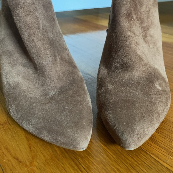 Cole Haan suede boots. Like new condition. Size 8 - Picture 5 of 7